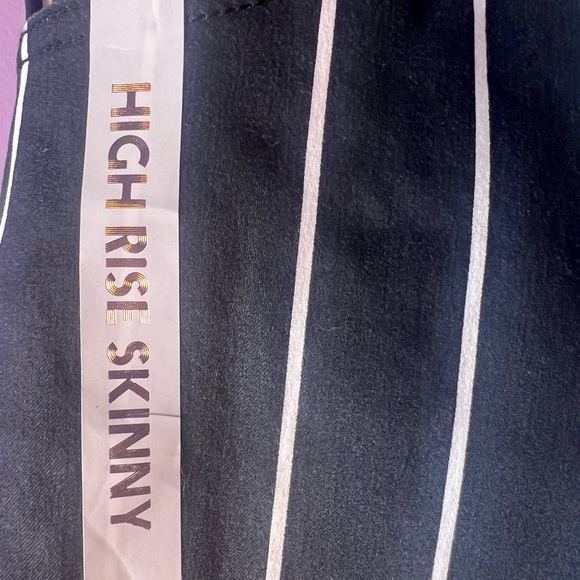 Tinseltown NWT High Rise Soft Stretch Skinny Jeans Blue & White Striped - Picture 9 of 11